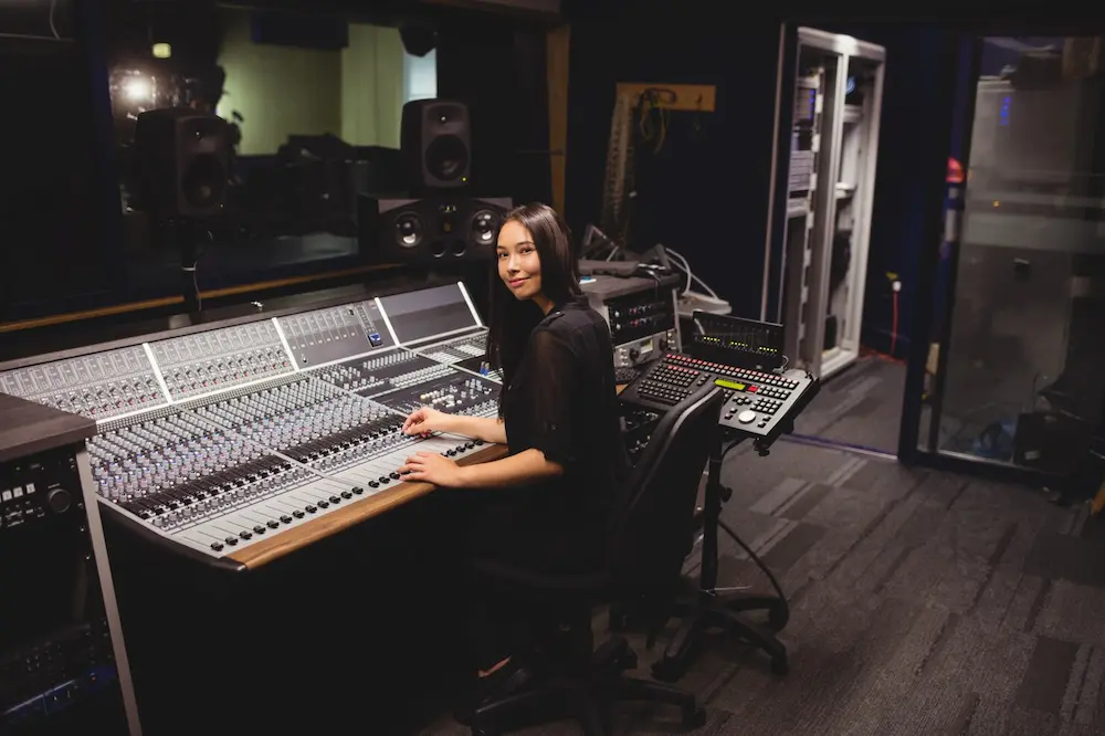 استودیو آکوستیک چیست؟ | چرا عایق‌بندی محیط یک استودیو آکوستیک مهم است؟ | استودیو نمادیده 1404